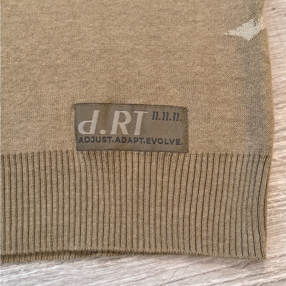 d.RT - Knit Celtic Monogram Sweatshirt (New Without Tags) - Picture 7 of 8